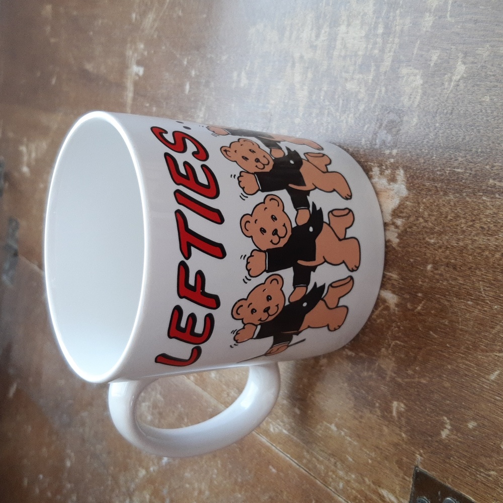 Lefties.....do it right! Mug